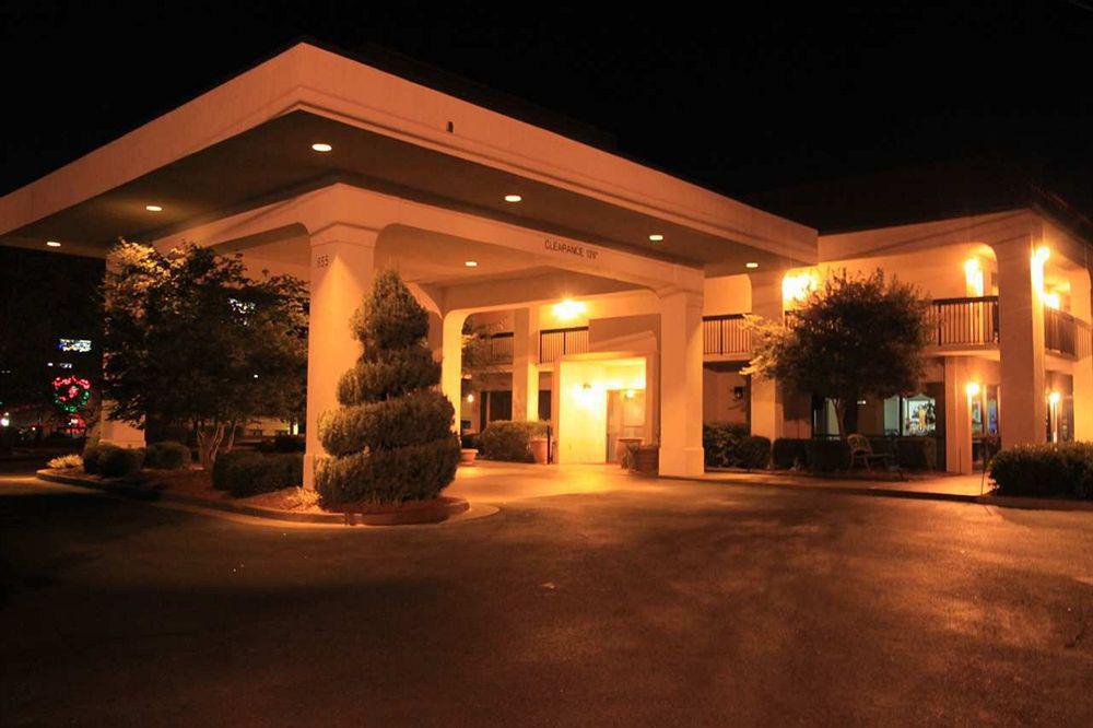 Baymont By Wyndham Mcdonough Hotel Bagian luar foto