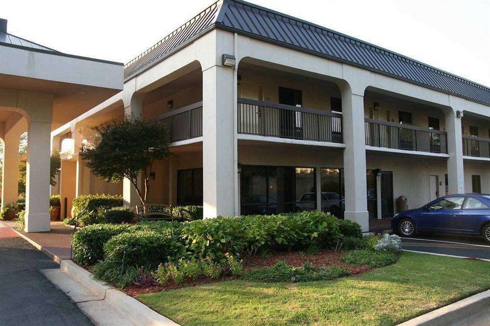 Baymont By Wyndham Mcdonough Hotel Bagian luar foto