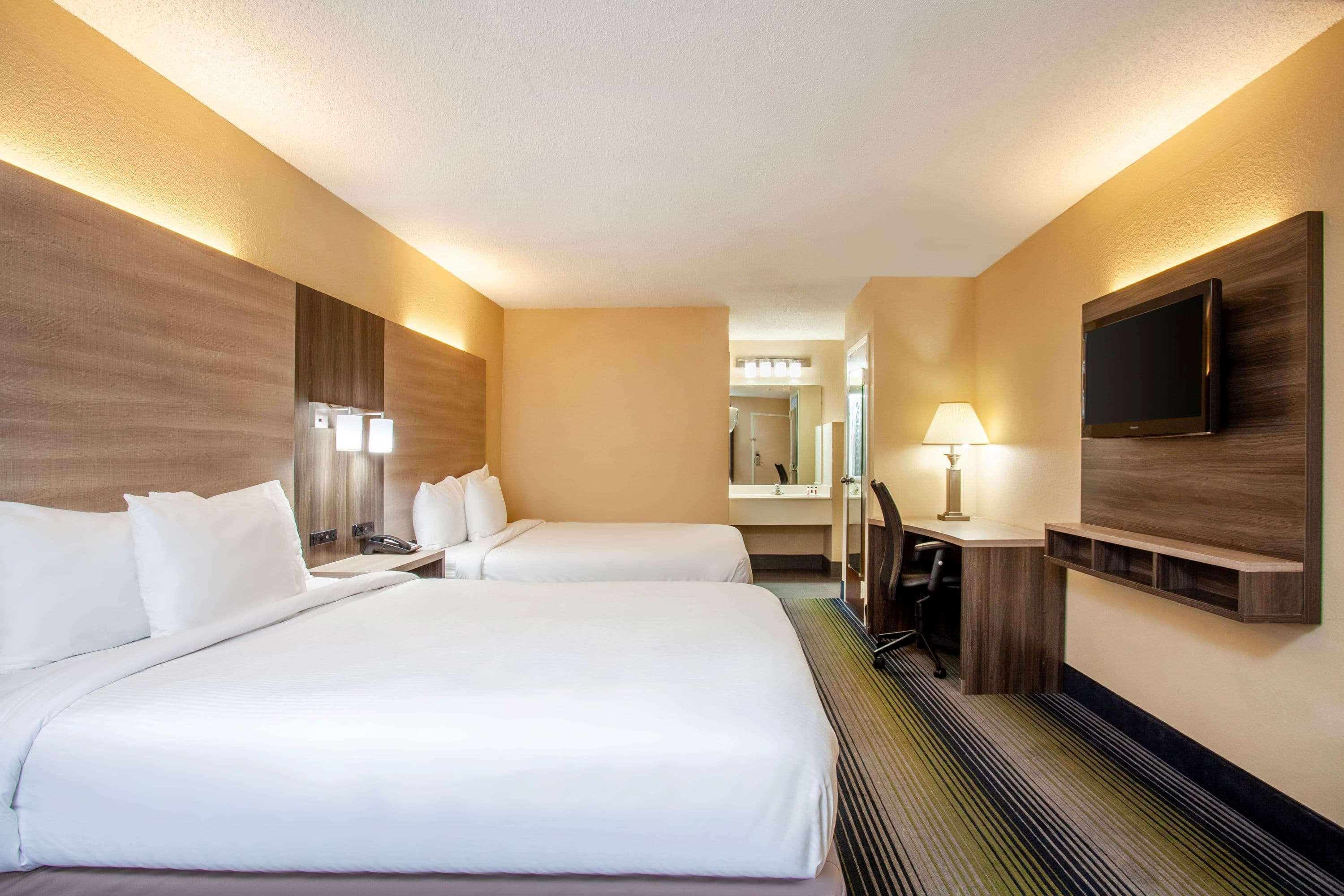 Baymont By Wyndham Mcdonough Hotel Bagian luar foto