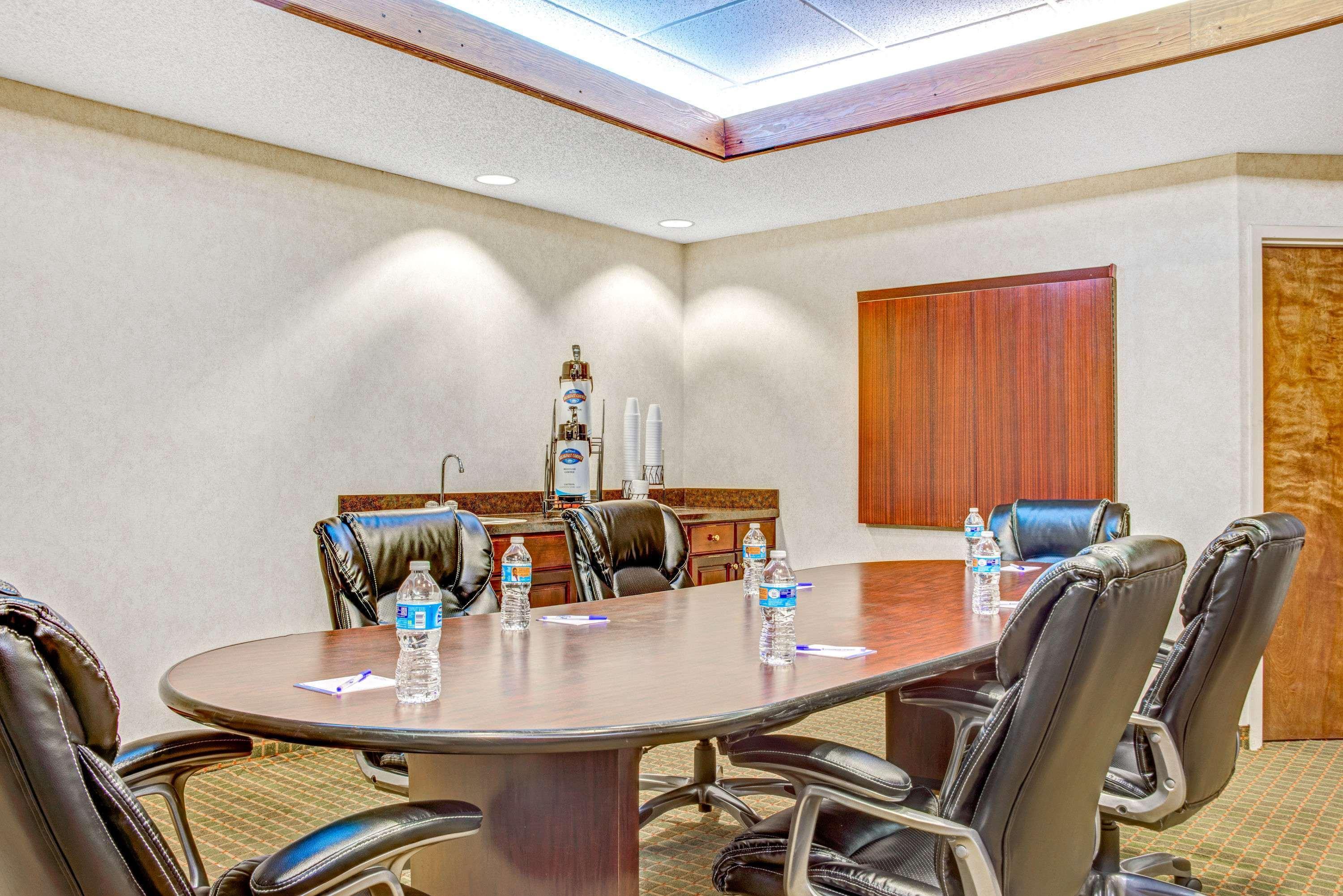 Baymont By Wyndham Mcdonough Hotel Bagian luar foto