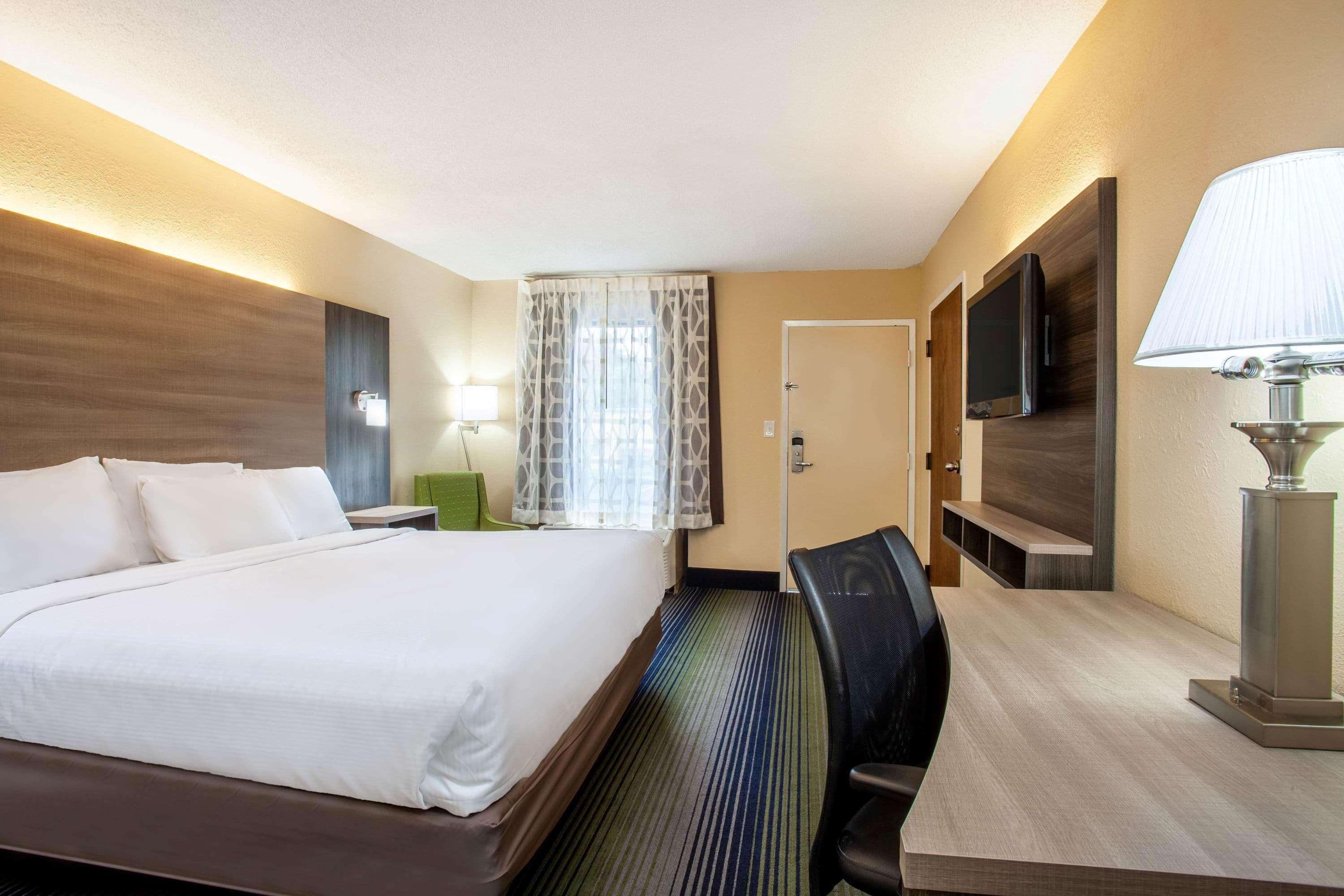 Baymont By Wyndham Mcdonough Hotel Bagian luar foto