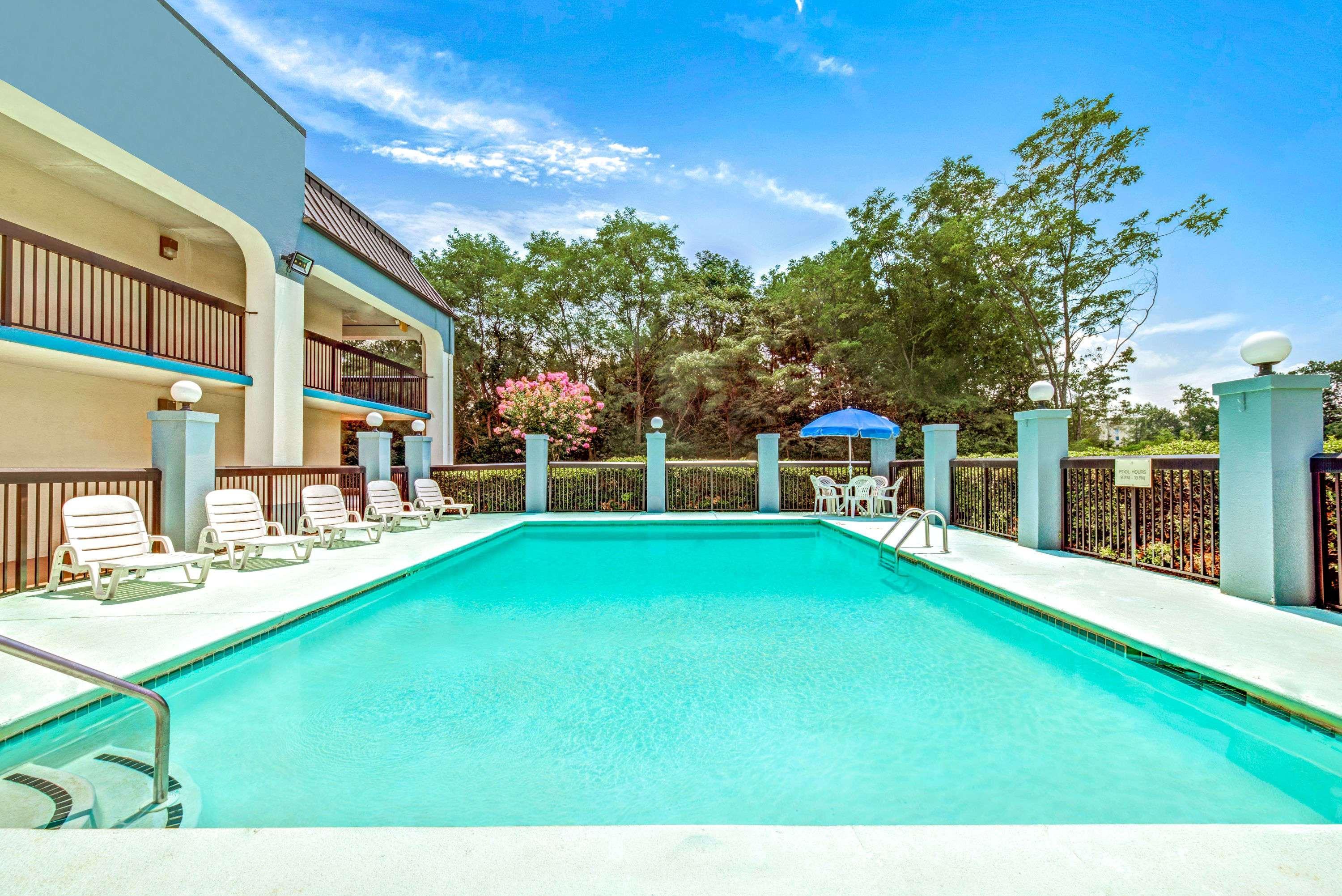 Baymont By Wyndham Mcdonough Hotel Bagian luar foto