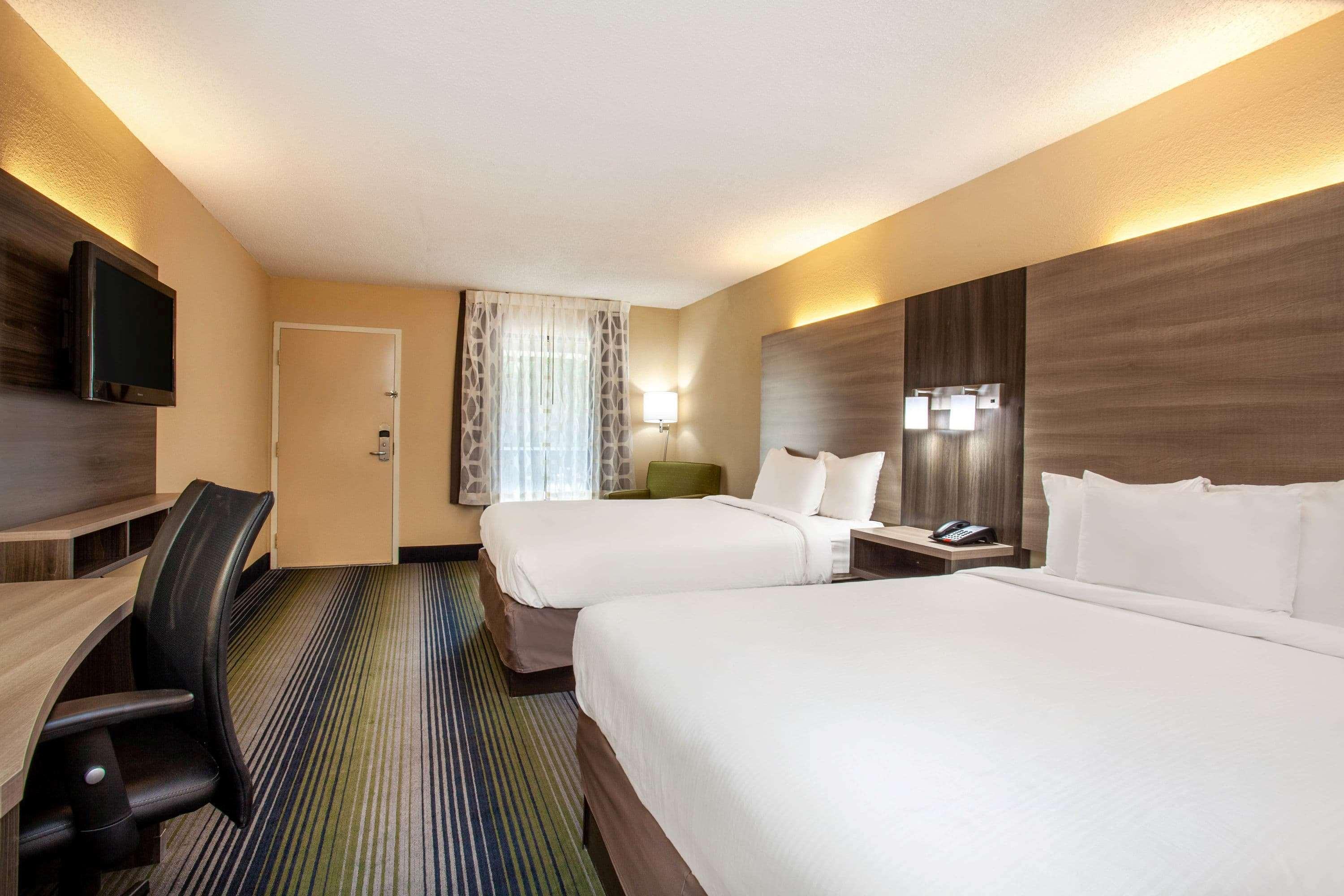 Baymont By Wyndham Mcdonough Hotel Bagian luar foto