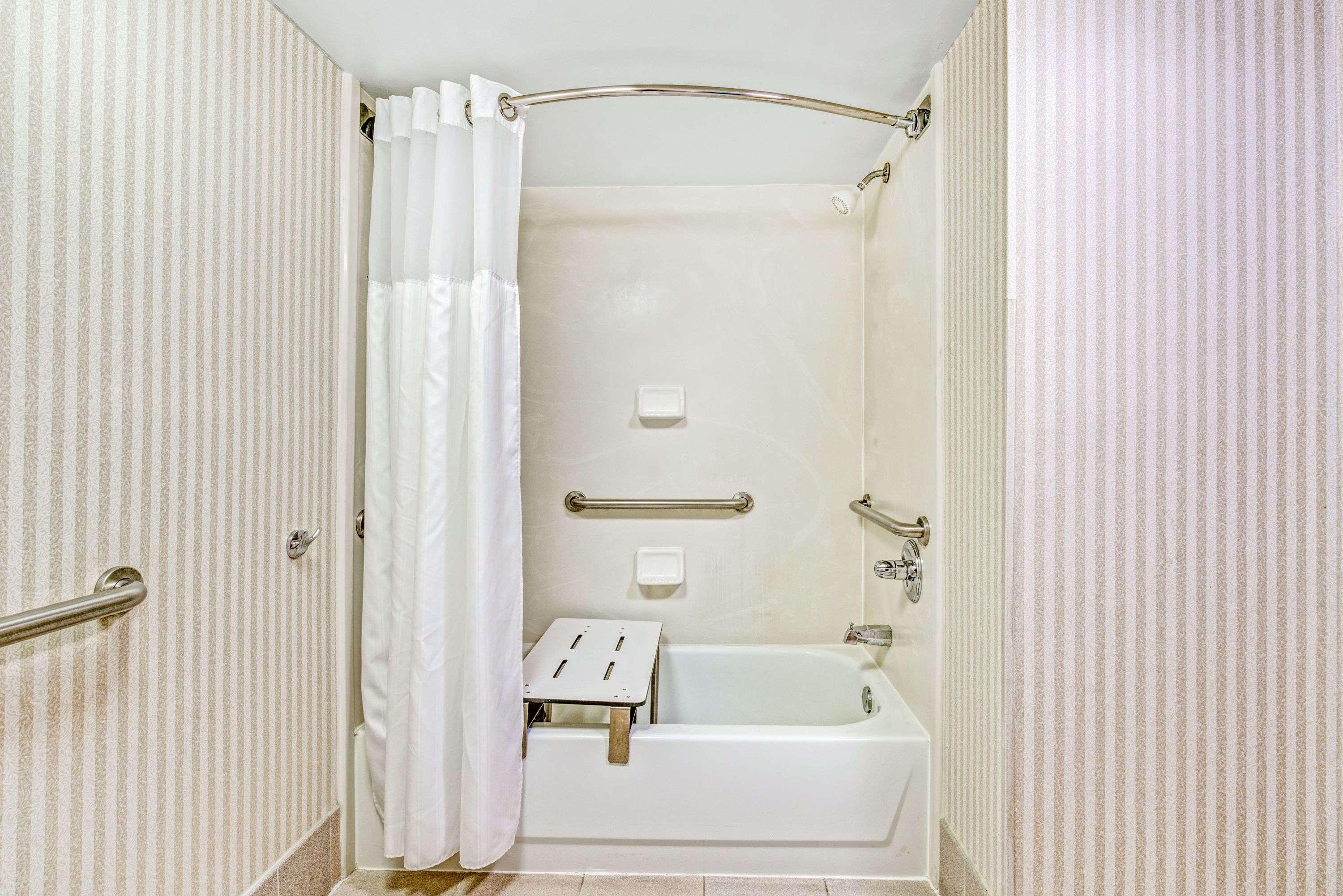Baymont By Wyndham Mcdonough Hotel Bagian luar foto