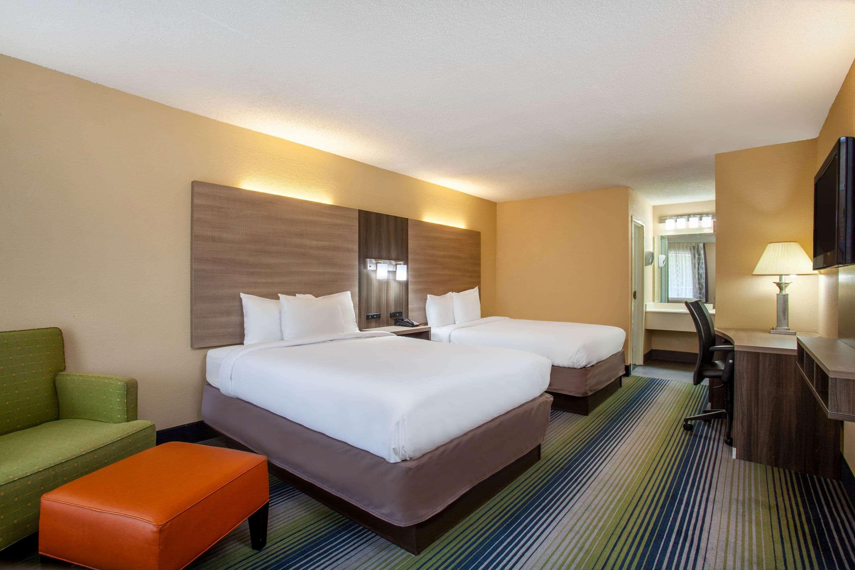 Baymont By Wyndham Mcdonough Hotel Bagian luar foto