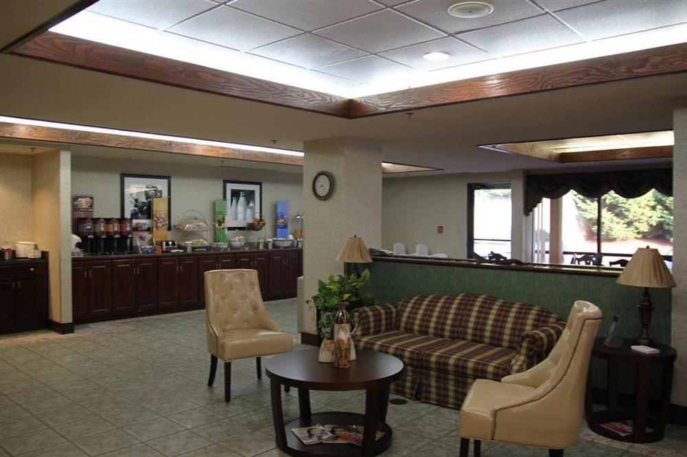 Baymont By Wyndham Mcdonough Hotel Interior foto
