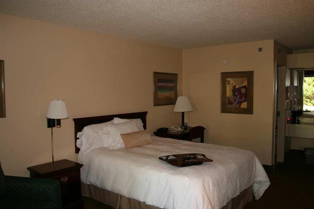 Baymont By Wyndham Mcdonough Hotel Ruang foto